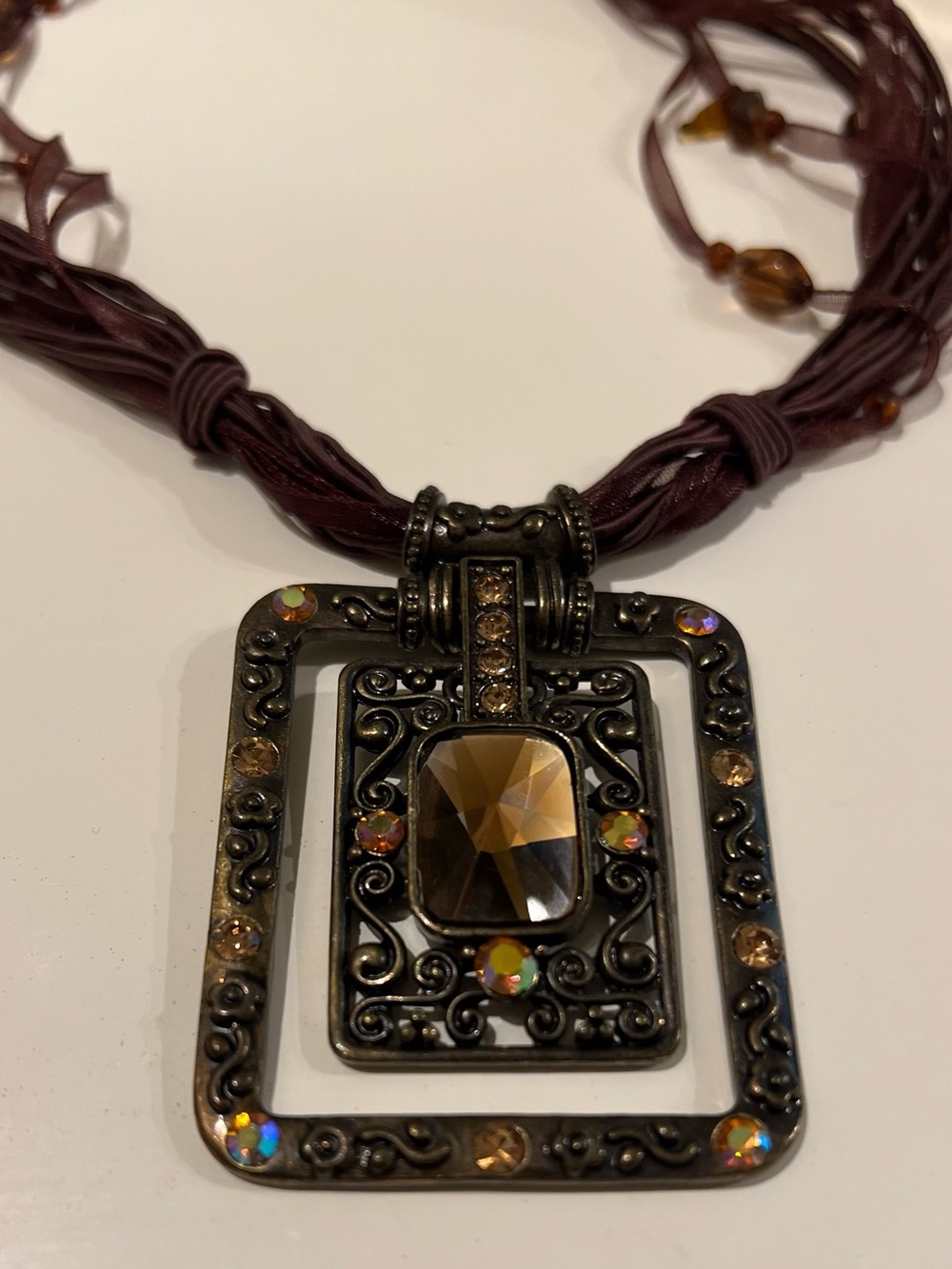 Vintage-Inspired Brown Crystal Pendant Necklace - Unbranded
